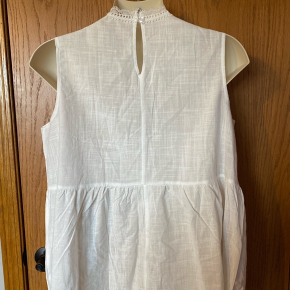 White Embroidered Sleeveless Top - Picture 2 of 4